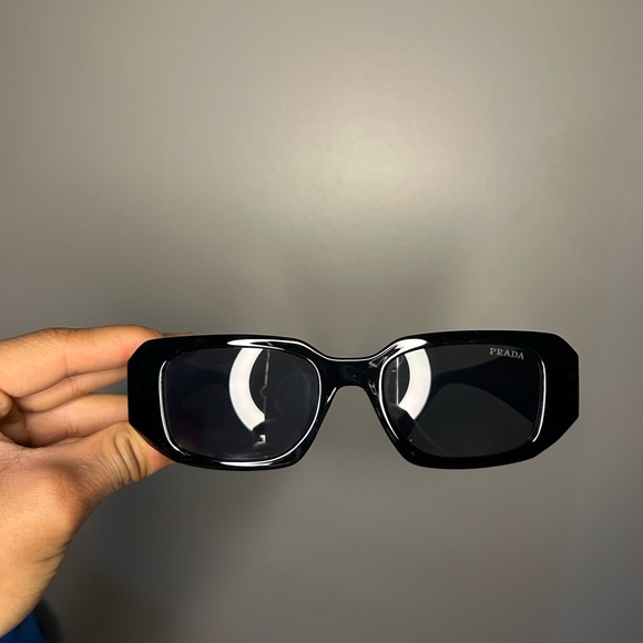 Prada sunglasses - Picture 2 of 3